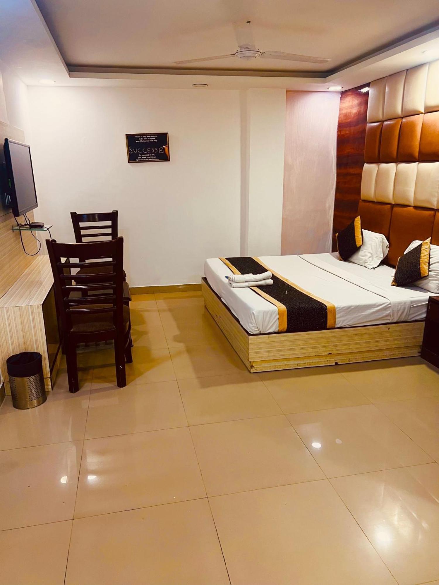 Hotel New Delhi Exteriör bild